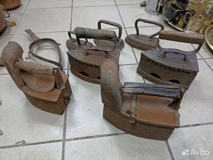 Утюги старинные на углях. Клеймо.чугун
