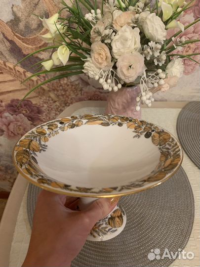 Ваза для фруктов на ножке