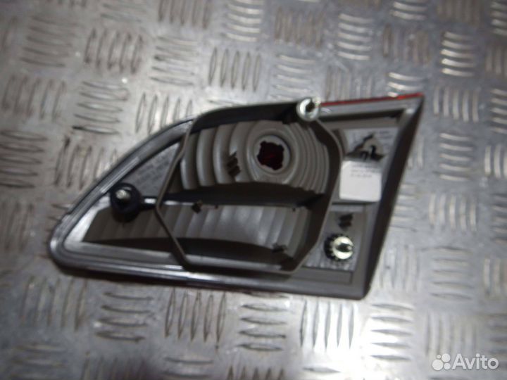 Фонарь задний внутренний левый, Nissan (Ниссан) -a