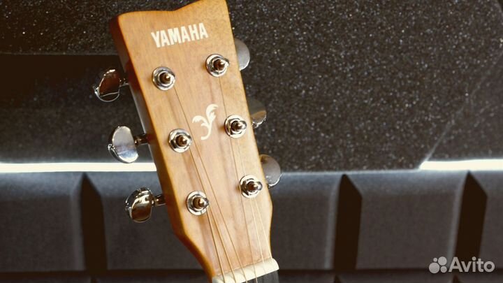 Акустическая гитара Yamaha