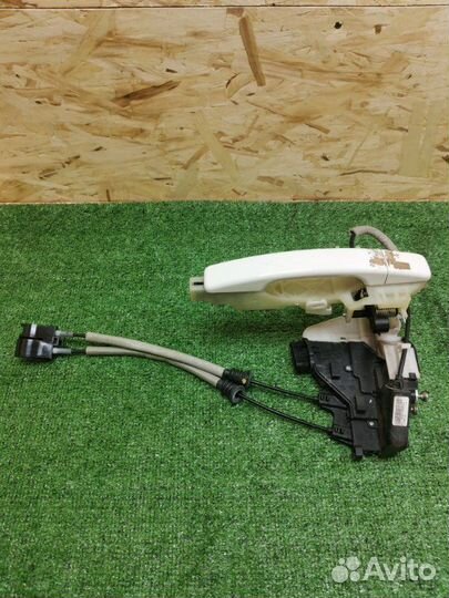 Замок двери передний левый Kia Soul 1.6 G4FD 2014