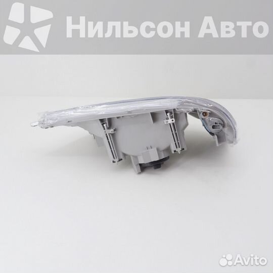 Фара toyota dyna с 1999 г в сборе с габаритом лева