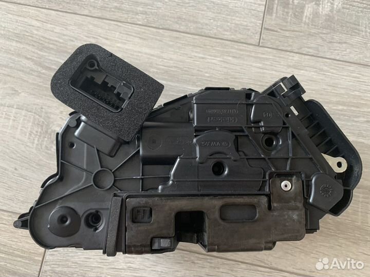 Замок двери 5TB837015A