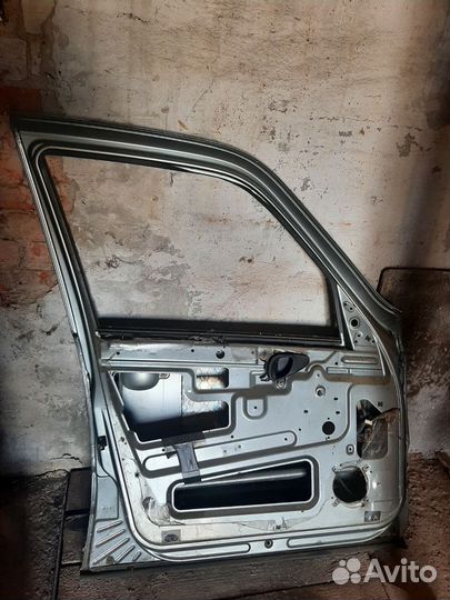 Дверь передняя левая,и задняя левая Нива Шевроле