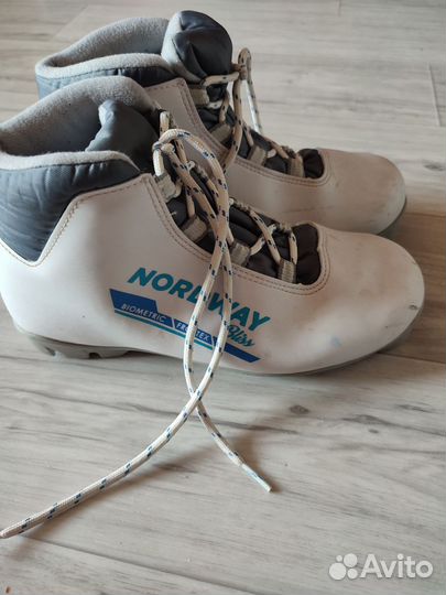 Лыжные ботинки