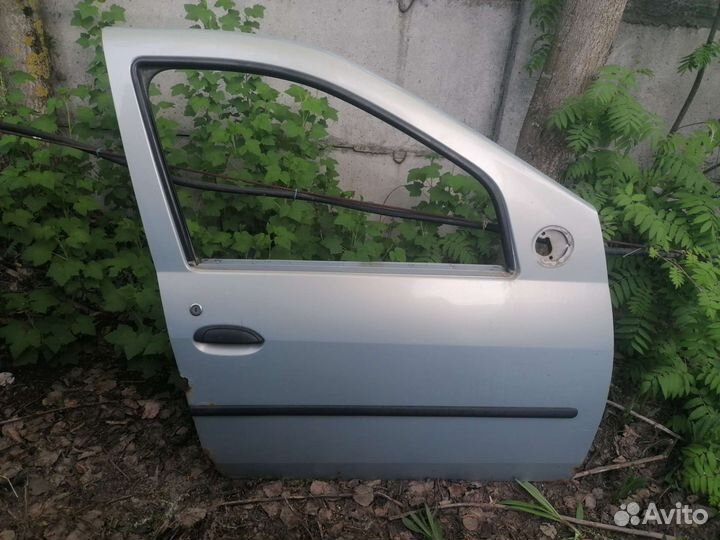 Дверь Renault Logan 1