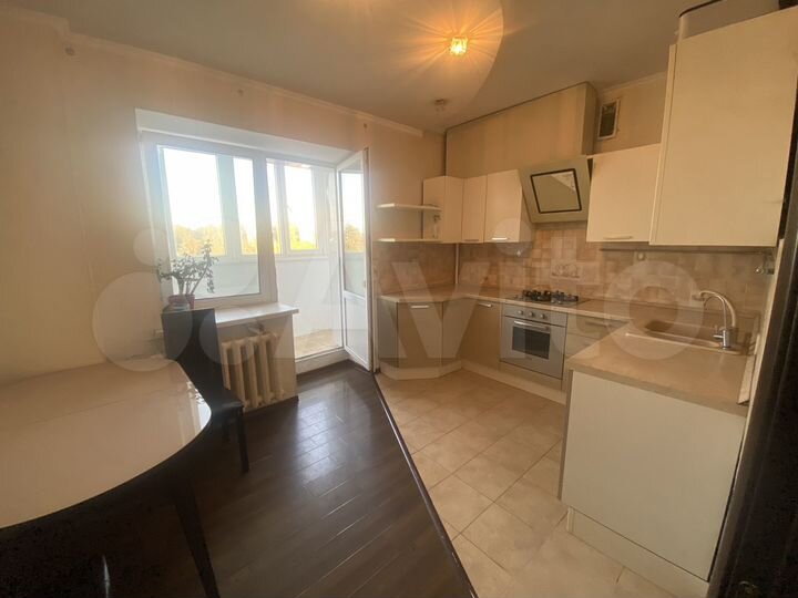 3-к. квартира, 100 м², 3/9 эт.