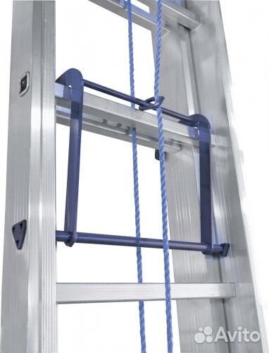 Лестница выдвижная трехсекционная алюмет 3323 3х23 с тросом 3323