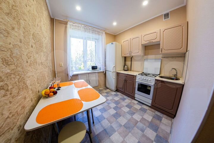 2-к. квартира, 42 м², 3/3 эт.