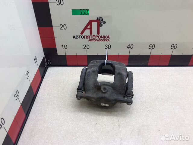 Суппорт передний левый Месредес GLA 156