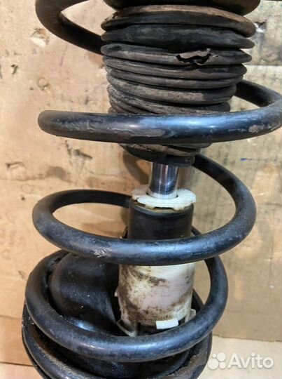 Амортизатор передний левый Ford Focus 1 2002г. 1.8