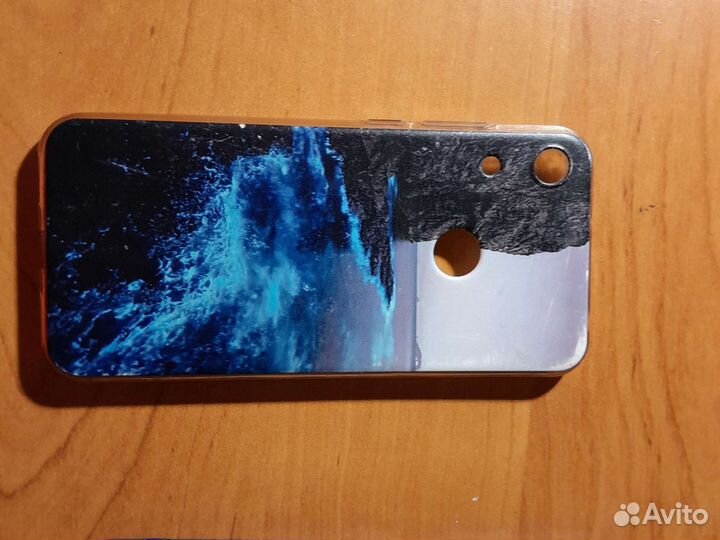 Чехлы на телефоны