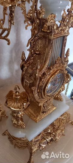 Часы с канделябрами