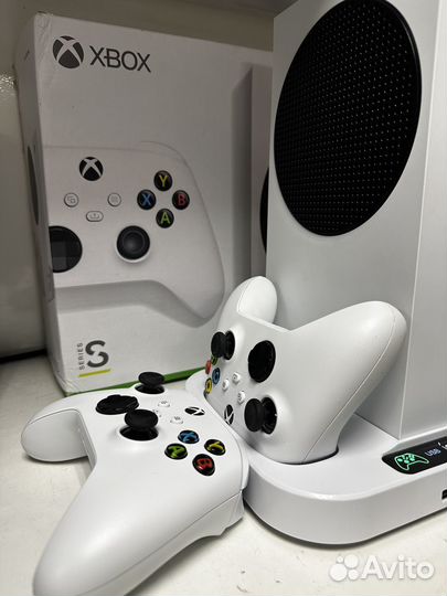 Xbox series s + 2 геймпада + GamePass на год