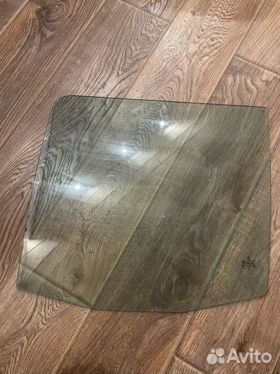 Стекло двери на volkswagen golf