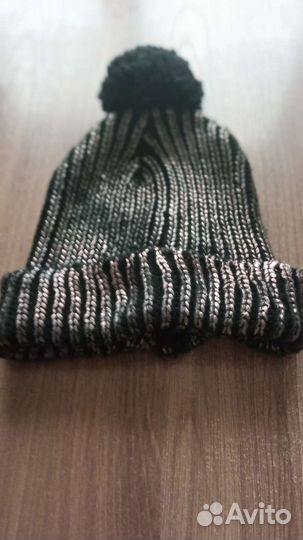 Вязаная женская шапка с шарфом