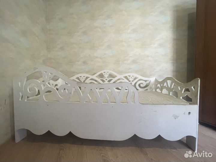 Кровать