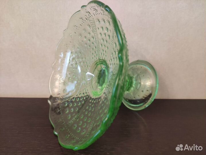 Две парные вазы из цветного стекла