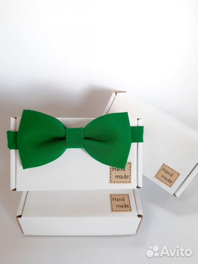 Галстук-бабочка зеленого цвета ручной работы