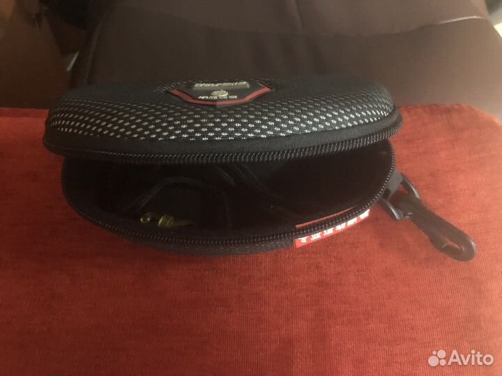 Чехол+шнурок для спортивных очков