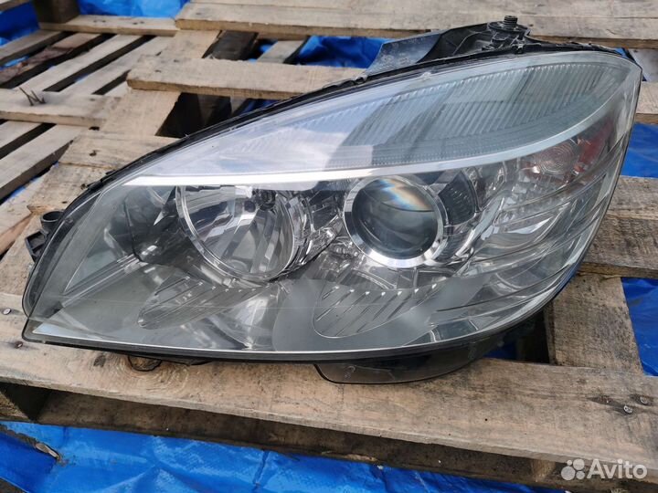 Фара mercedes w204 левая с трещиной галоген