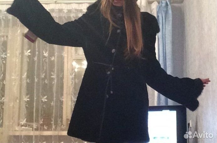 Шуба мутоновая с капюшоном состояние новой