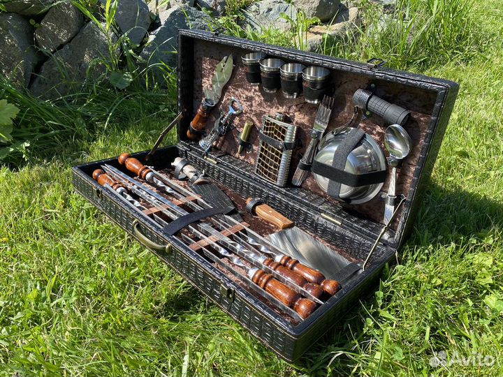 Подарочный набор шампуров в чемодане 