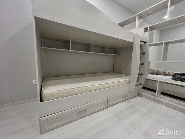 Двухъярусная кровать