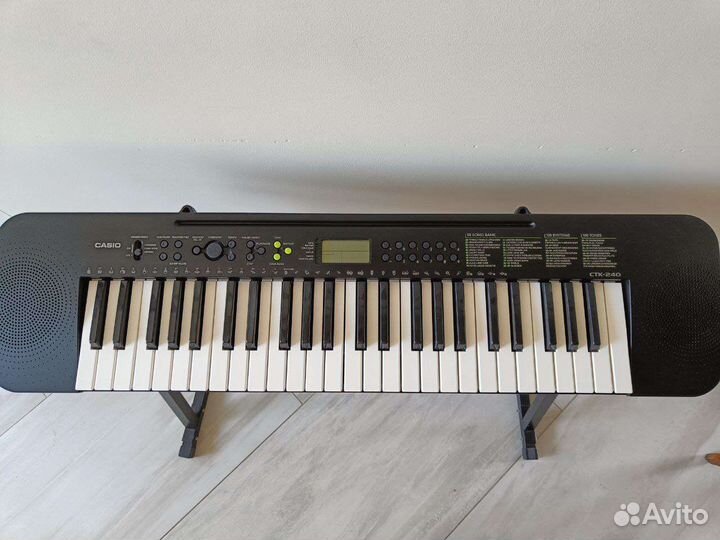Cинтезатор Casio CTK-240 + подставка + адаптер