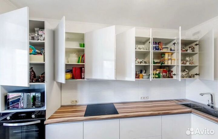 Угловая кухня белая на заказ