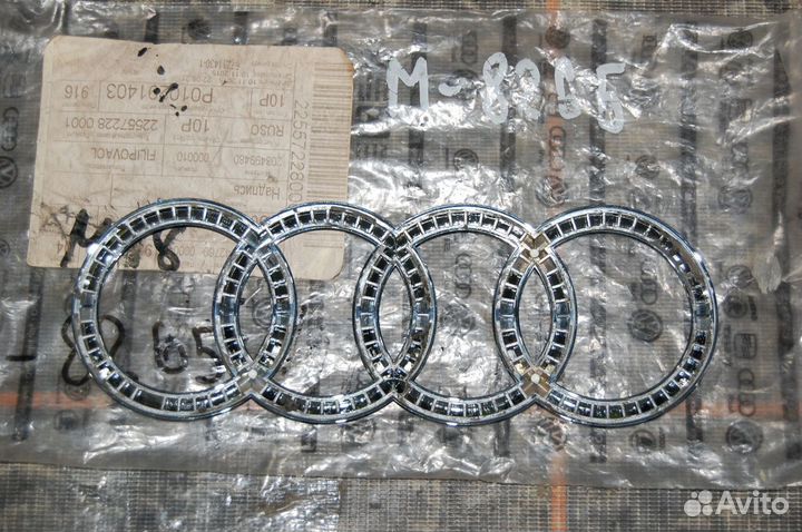 Эмблема - Audi RS Q3