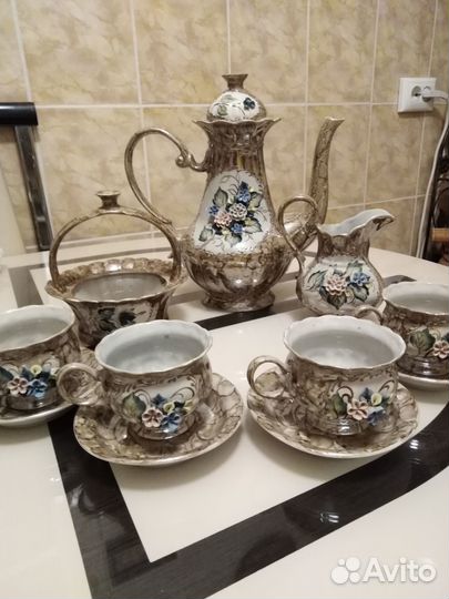 Винтаж.Кофейный фарфоровый сервиз с лепниной