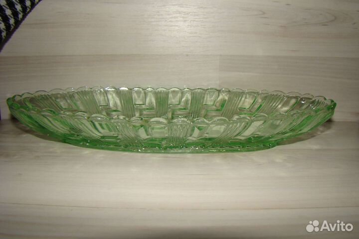 Селедочница из зелёного стекла