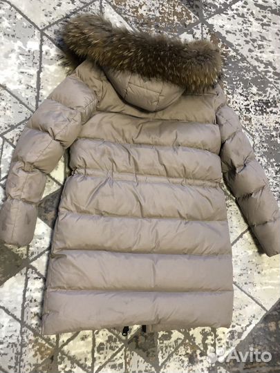 Пуховик женский размер М. Наполнитель пух