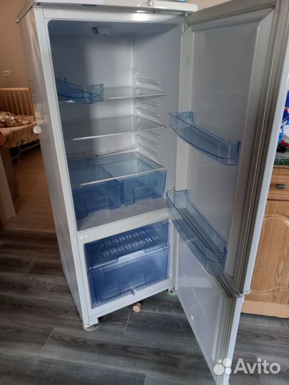 Холодильник Бирюса