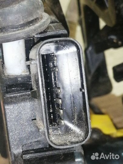 Замок двери передний левый Kia Ceed 2