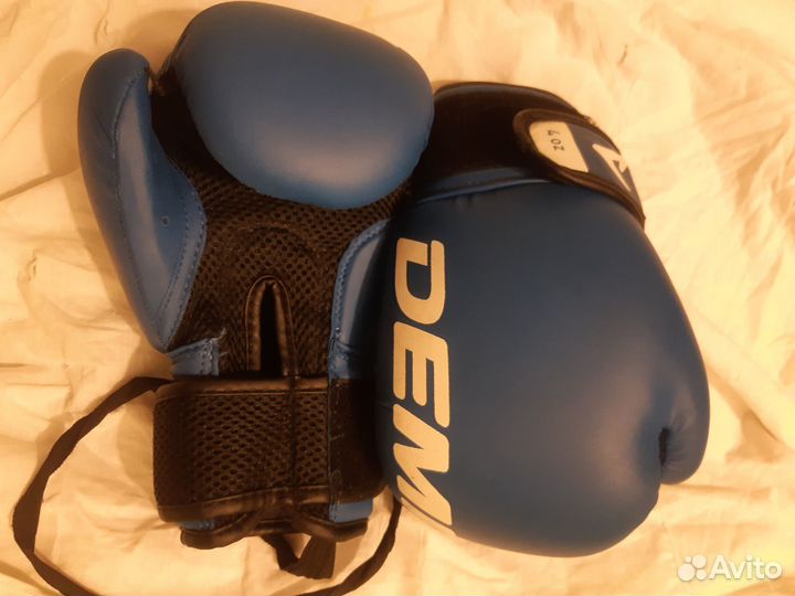 Боксерские перчатки Demix