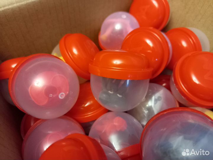 Игрушки детские в капсулах 51 мм (за 1 шт.)