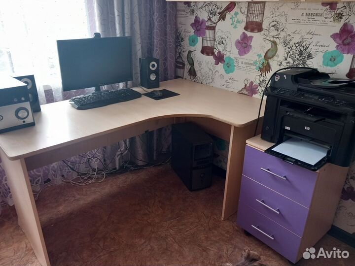 Письменный стол