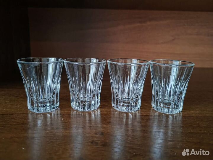 Набор рюмок из стекла и хрусталя