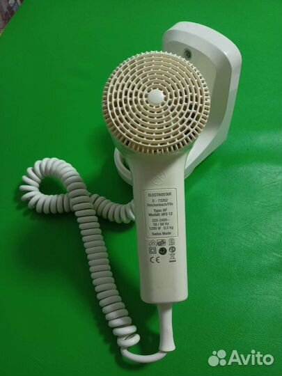 Фен с настенным держателем Starmix