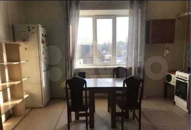 2-к. квартира, 58 м², 2/4 эт.