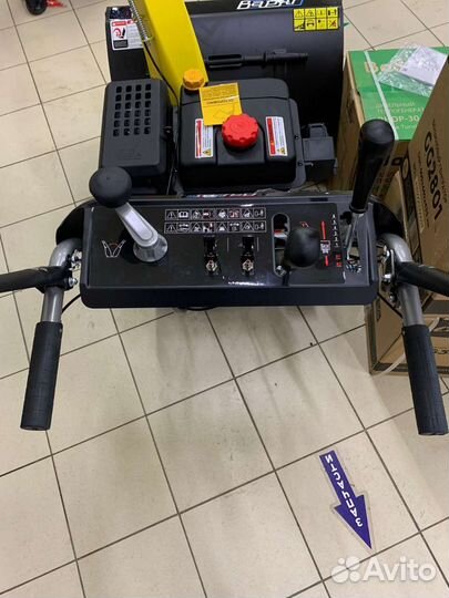 Снегоуборщик бензиновый варяг сб-1301