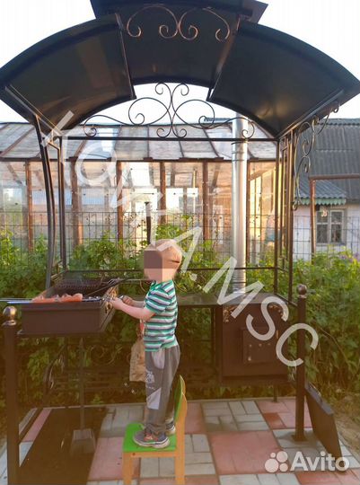 Мангал с крышей