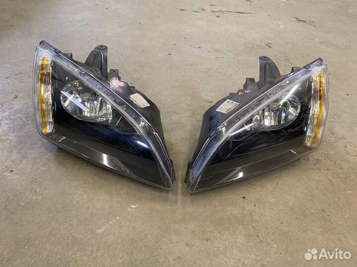 Передние фары Ford Focus 2 Дорестайлинг