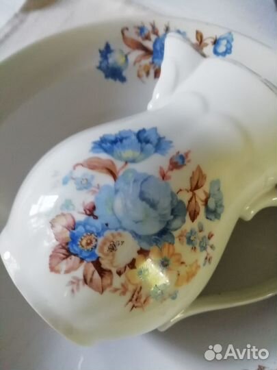 Молочник и ваза на ножке