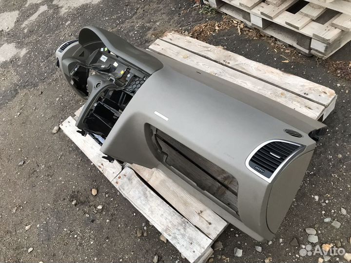 Торпедо панель приборная Audi Q7 2006