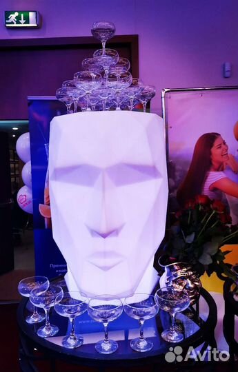 Пирамида из бокалов шампанского, кофе бар, пунш