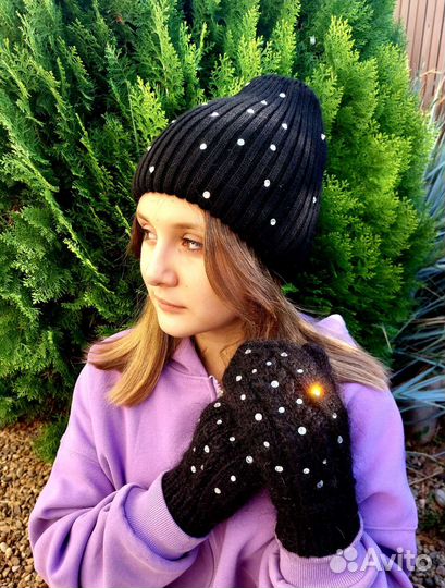 Шапка со стразами