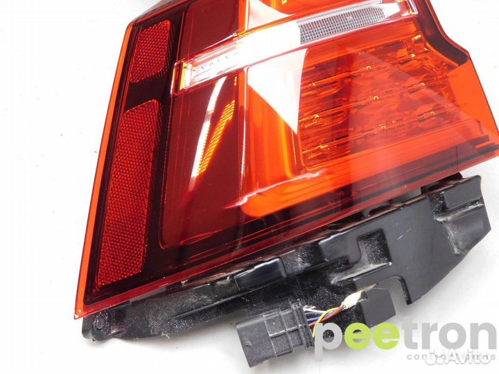 Б/У Фонарь задний наружный левый б/у 32291358